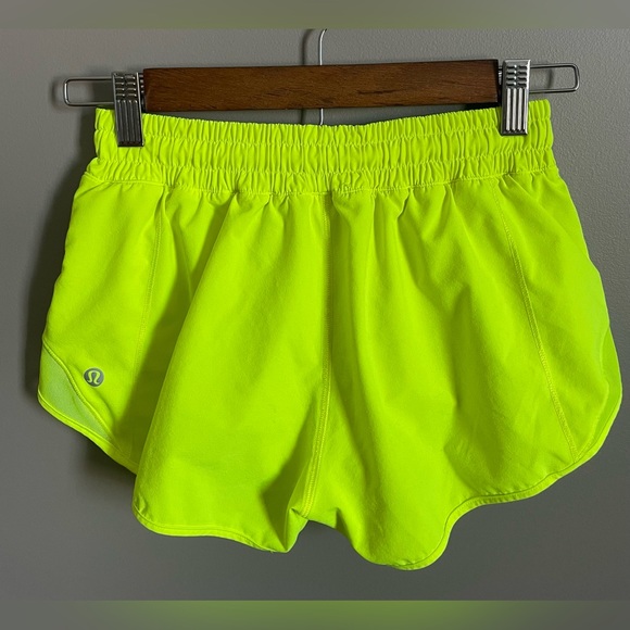 Lululemon Hotty Hot Short II 4 - Picture 3 of 5